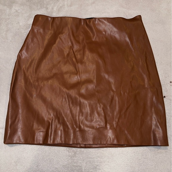 Shinestar Dresses & Skirts - Chic Brown Vegan Leather Skirt with Elastic Waistband Size Small